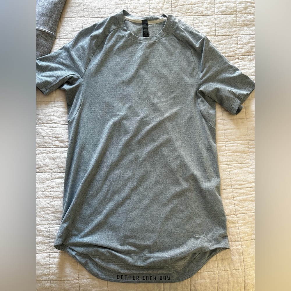 Lululemon tee